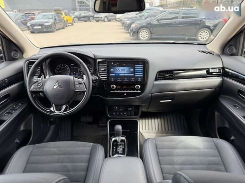 Mitsubishi Outlander 2023 - фото 19