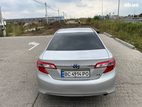 Toyota Camry 2012 серый - фото 14