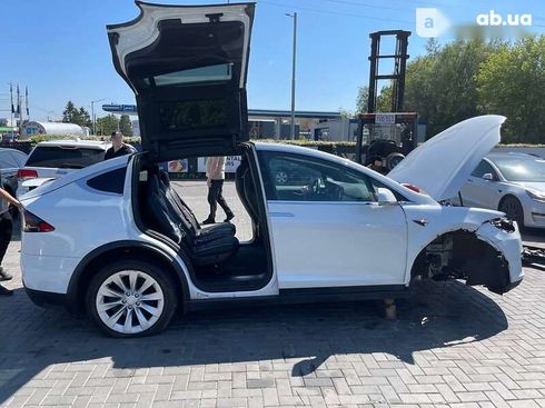 Tesla Model X 2018 - фото 14