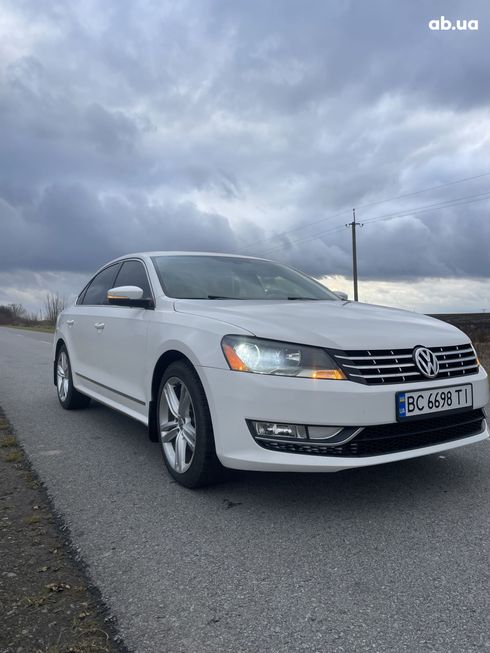 Volkswagen Passat 2013 белый - фото 3