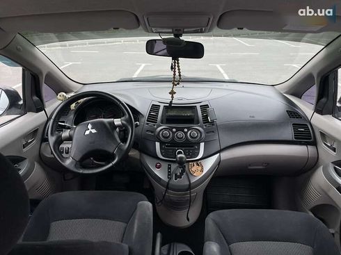 Mitsubishi Grandis 2008 - фото 16