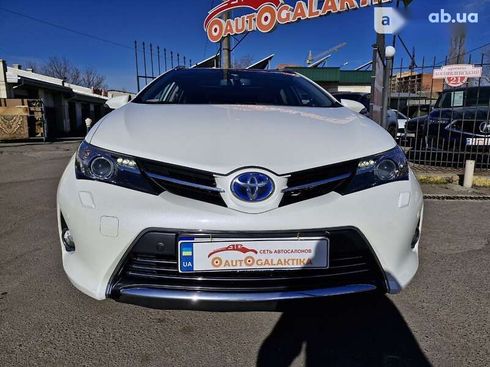 Toyota Auris 2014 - фото 2