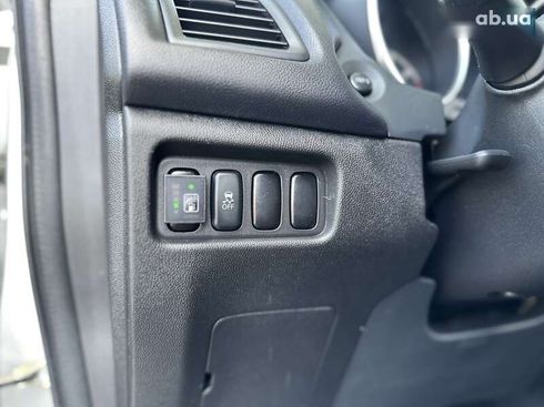 Mitsubishi Outlander 2015 - фото 12