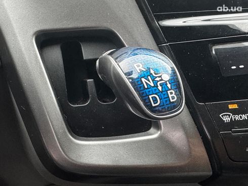 Toyota Prius V 2017 серый - фото 15