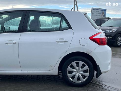 Toyota Auris 2010 белый - фото 34