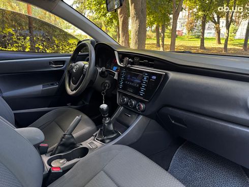 Toyota Corolla 2017 серый - фото 27