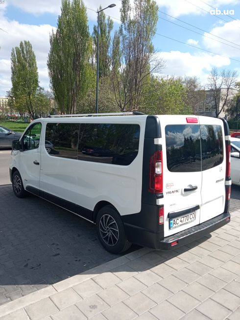 Renault Trafic 2015 белый - фото 13