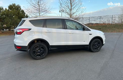 Ford Kuga 2017 белый - фото 13