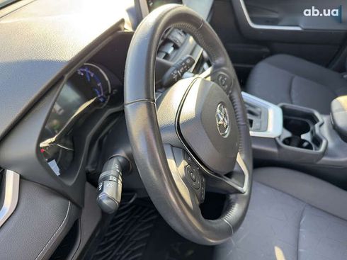 Toyota RAV4 2021 - фото 17