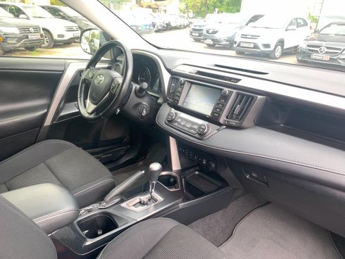 Toyota RAV4 2016 серый - фото 26