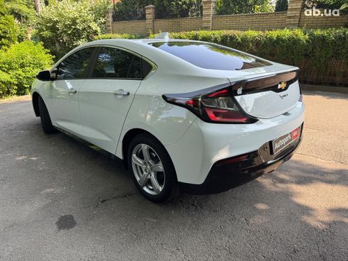 Chevrolet Volt 2017 белый - фото 7