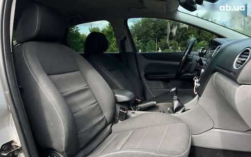 Ford Focus 2010 - фото 9