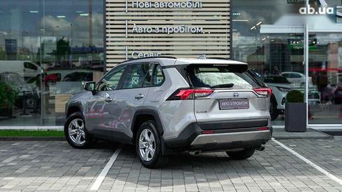 Toyota RAV4 2020 - фото 2