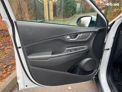 Hyundai Kona Electric 2019 белый - фото 27