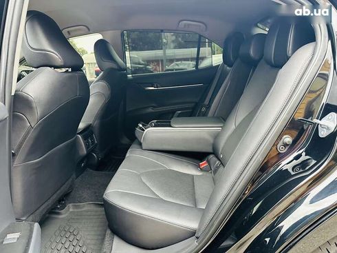 Toyota Camry 2021 - фото 17