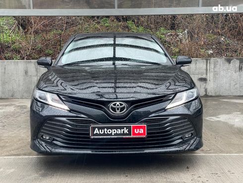 Toyota Camry 2018 черный - фото 2