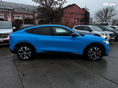 Ford Mustang Mach-E 2023 синий - фото 9