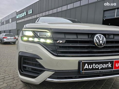 Volkswagen Touareg 2020 бежевый - фото 3