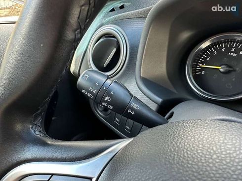 Renault Sandero 2019 - фото 21