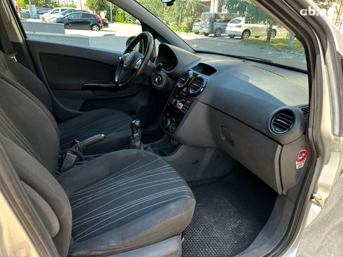 Opel Corsa 2011 серебристый - фото 11