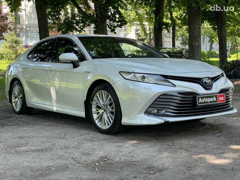 Toyota Camry 2019 белый - фото 3