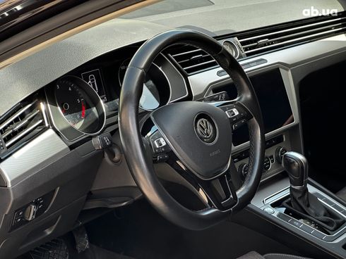 Volkswagen Passat 2018 черный - фото 12