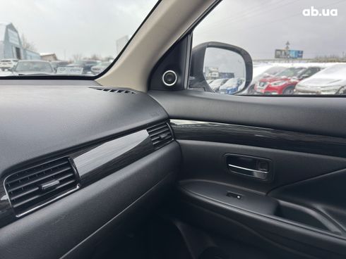 Mitsubishi Outlander 2016 белый - фото 28