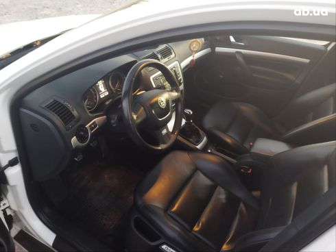 Skoda Octavia 2010 белый - фото 3