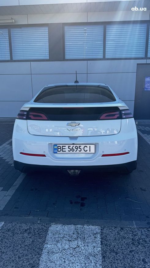 Chevrolet Volt 2014 белый - фото 4