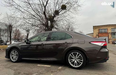 Toyota Camry 2019 - фото 18