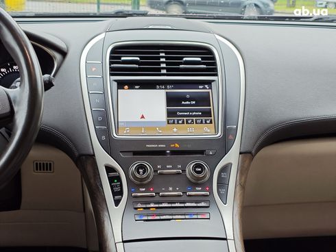 Lincoln MKX 2017 коричневый - фото 13