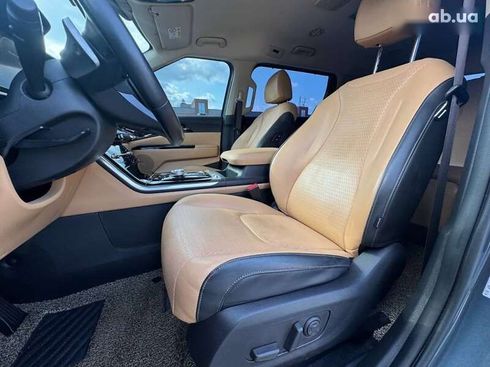 Kia Carnival 2021 - фото 23