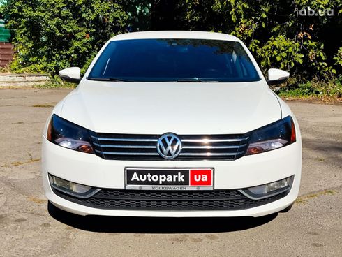 Volkswagen passat b7 2011 белый - фото 2