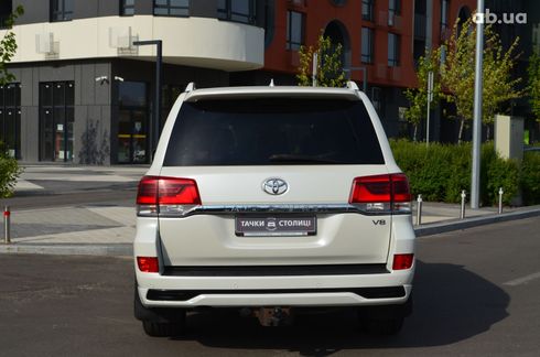 Toyota Land Cruiser 2016 белый - фото 10