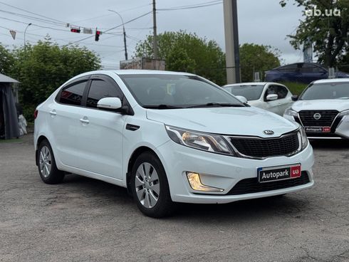 Kia Rio 2013 белый - фото 15