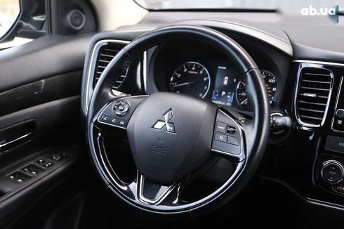 Mitsubishi Outlander 2017 - фото 15