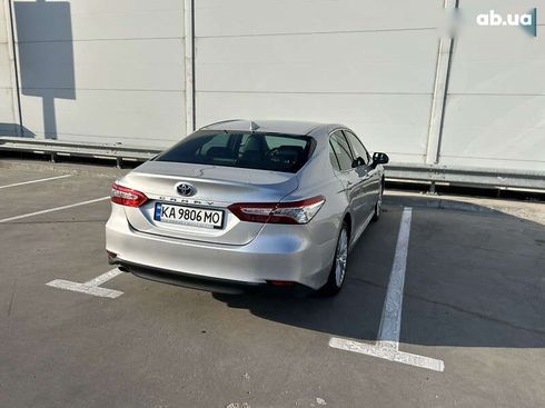 Toyota Camry 2020 - фото 13