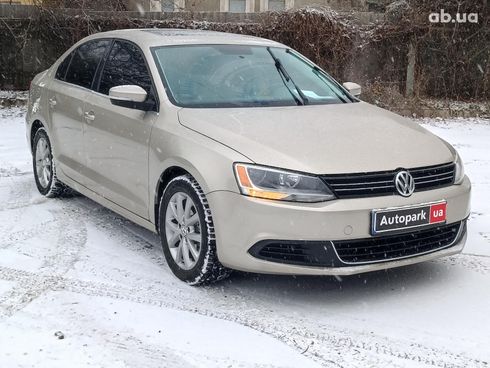 Volkswagen Jetta 2012 бежевый - фото 3