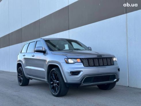 Jeep Grand Cherokee 2018 серебристый - фото 3