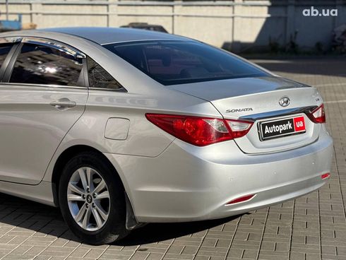 Hyundai Sonata 2012 серый - фото 9