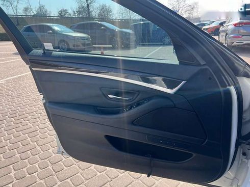 BMW 5 серия 2016 - фото 12