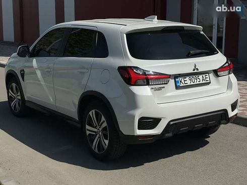 Mitsubishi Outlander 2020 - фото 10