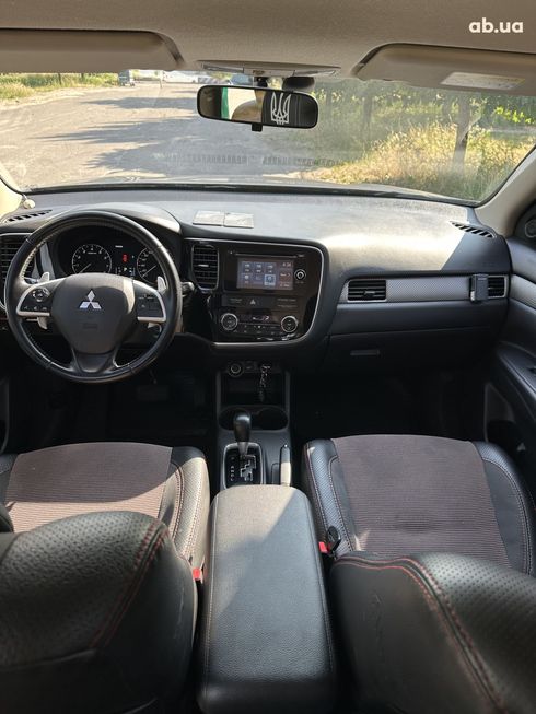 Mitsubishi Outlander 2014 серебристый - фото 12