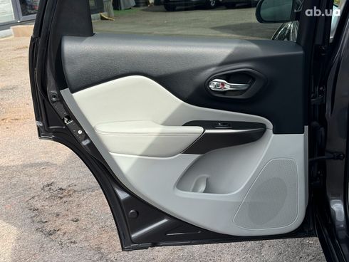 Jeep Cherokee 2018 серый - фото 19