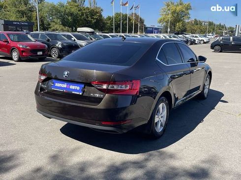 Skoda Superb 2018 - фото 5