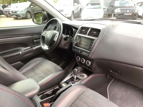 Mitsubishi Outlander 2018 белый - фото 24