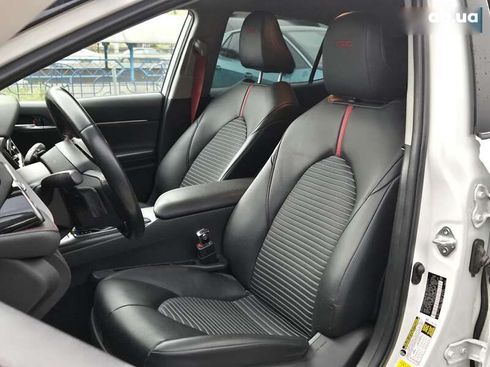 Toyota Camry 2021 - фото 9