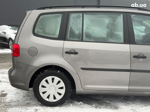 Volkswagen Touran 2011 серый - фото 6