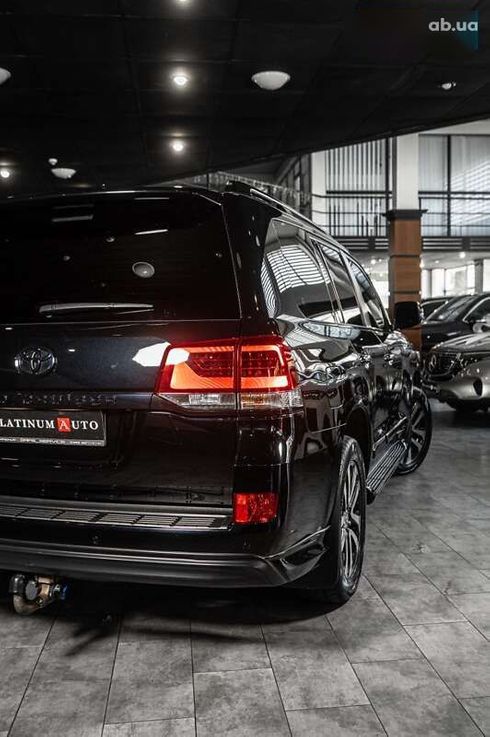 Toyota Land Cruiser 2018 - фото 2