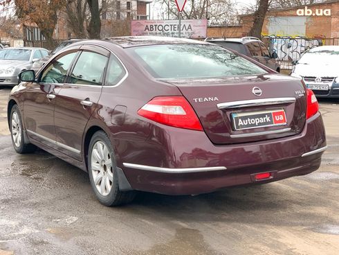 Nissan Teana 2010 красный - фото 6